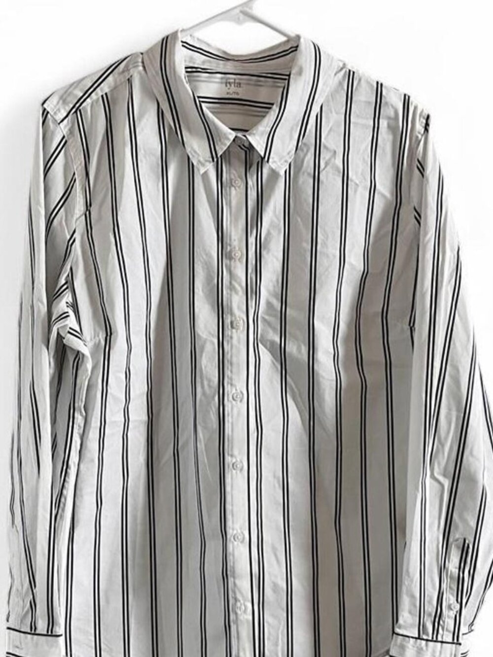 Iyla White & Grey Striped Button-Up Shirt Size XL
